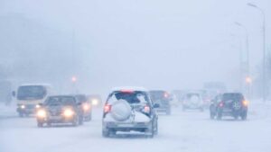 What To Do if You’re Stranded in Your Car in a Snowstorm