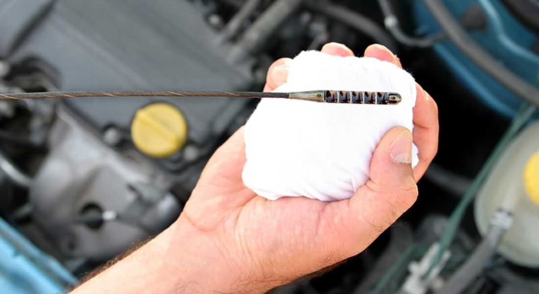 How to inspect your vehicle's oil